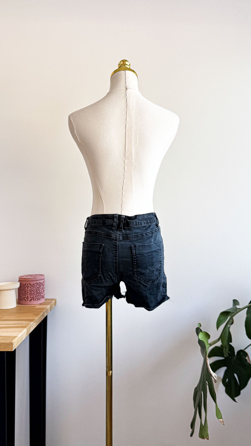 Short jean noir taille haute boutons bruts 38 - Luizacco
