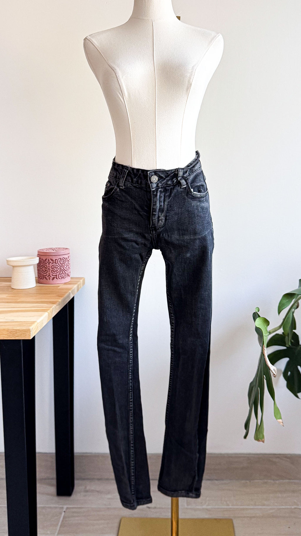 Jean noir droit taille haute 38 - Luizacco