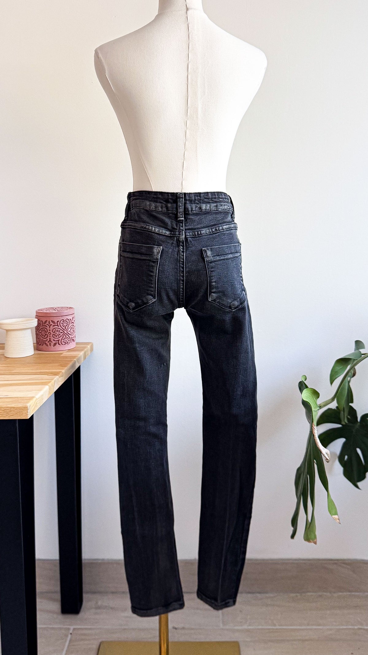 Jean noir droit taille haute 38 - Luizacco