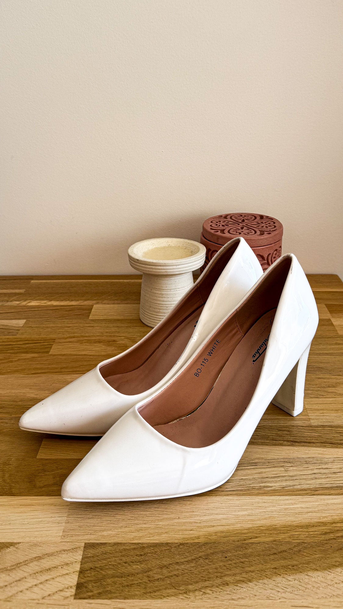 Escarpins blancs vernis pointus 38 - Mulanka