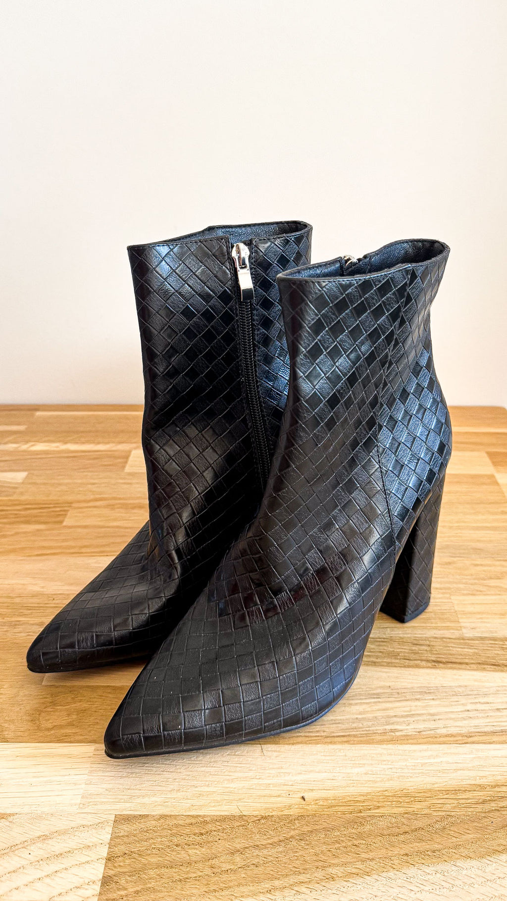 Bottines pointues tressées noires 38