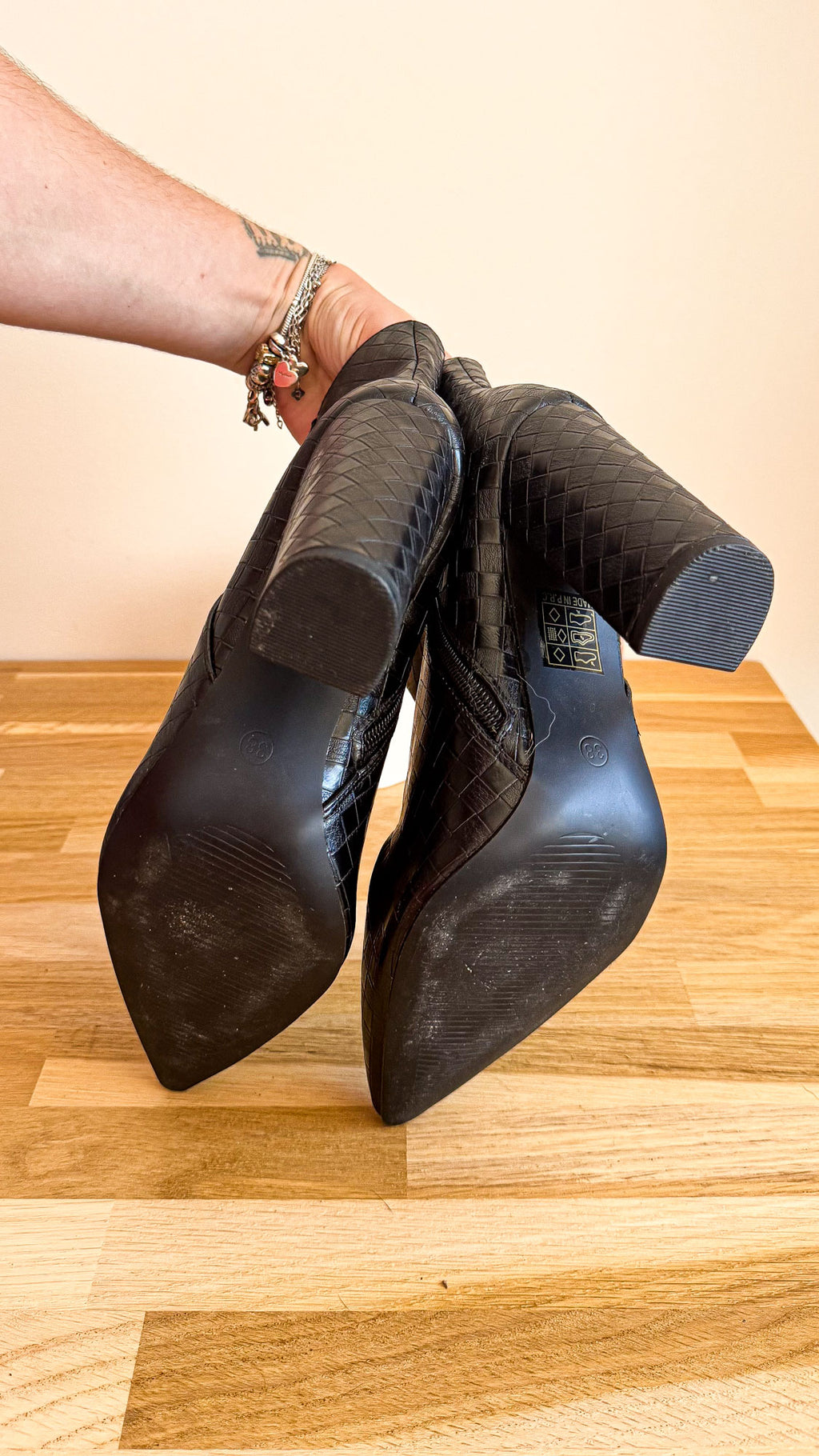 Bottines pointues tressées noires 38