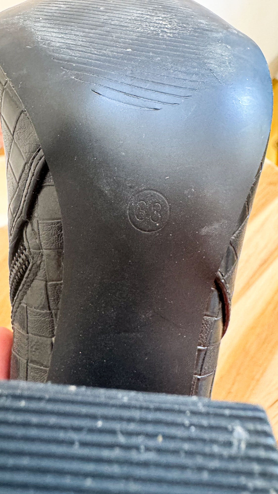 Bottines pointues tressées noires 38