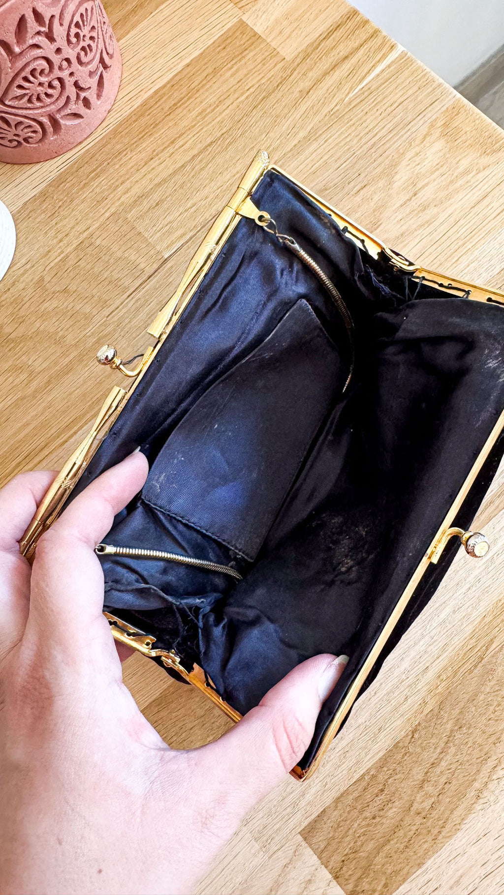Pochette vintage velours noir fermoir doré à billes
