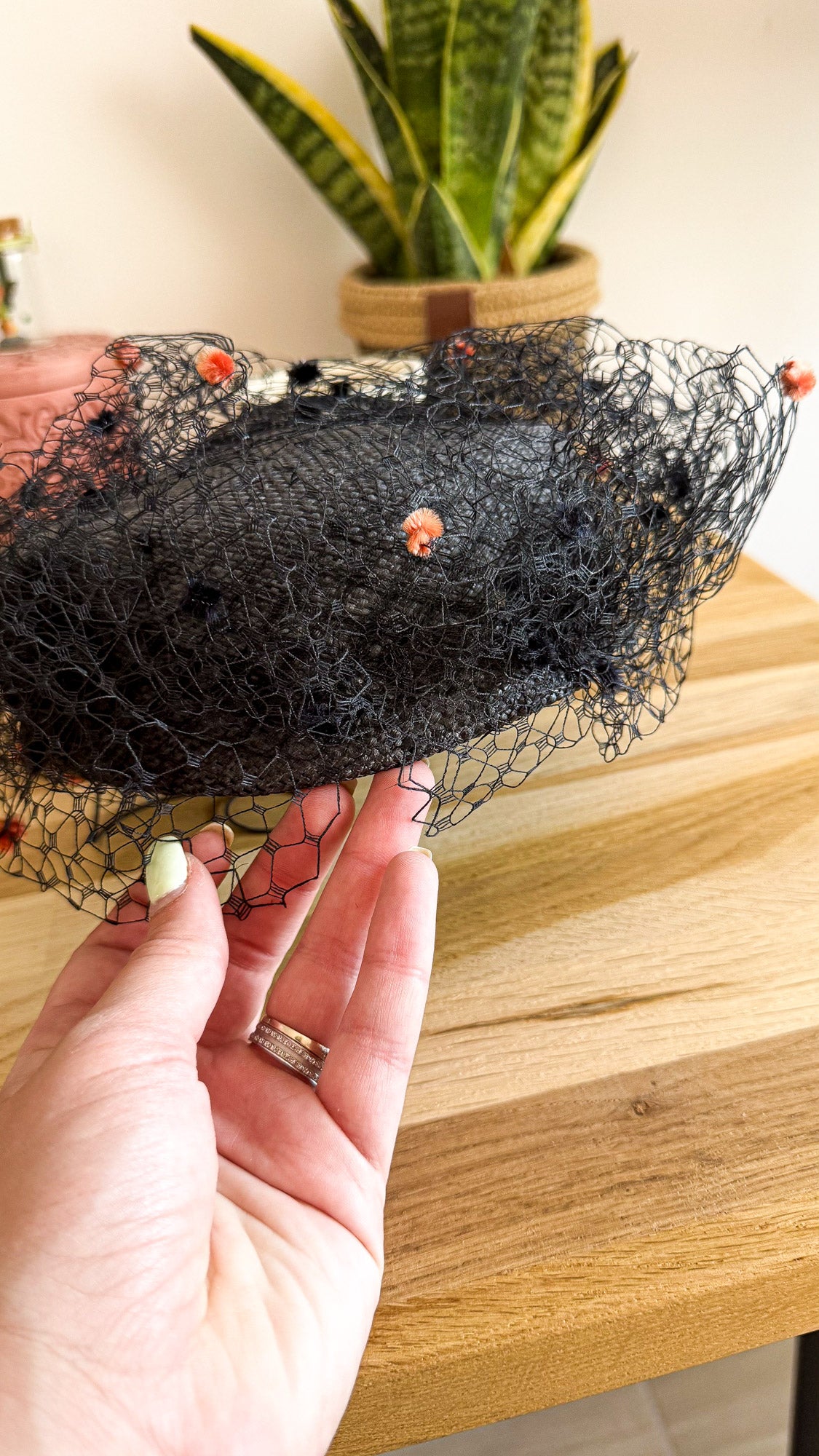 Chapeau cocktail voilette noir vintage fabriqué Italie