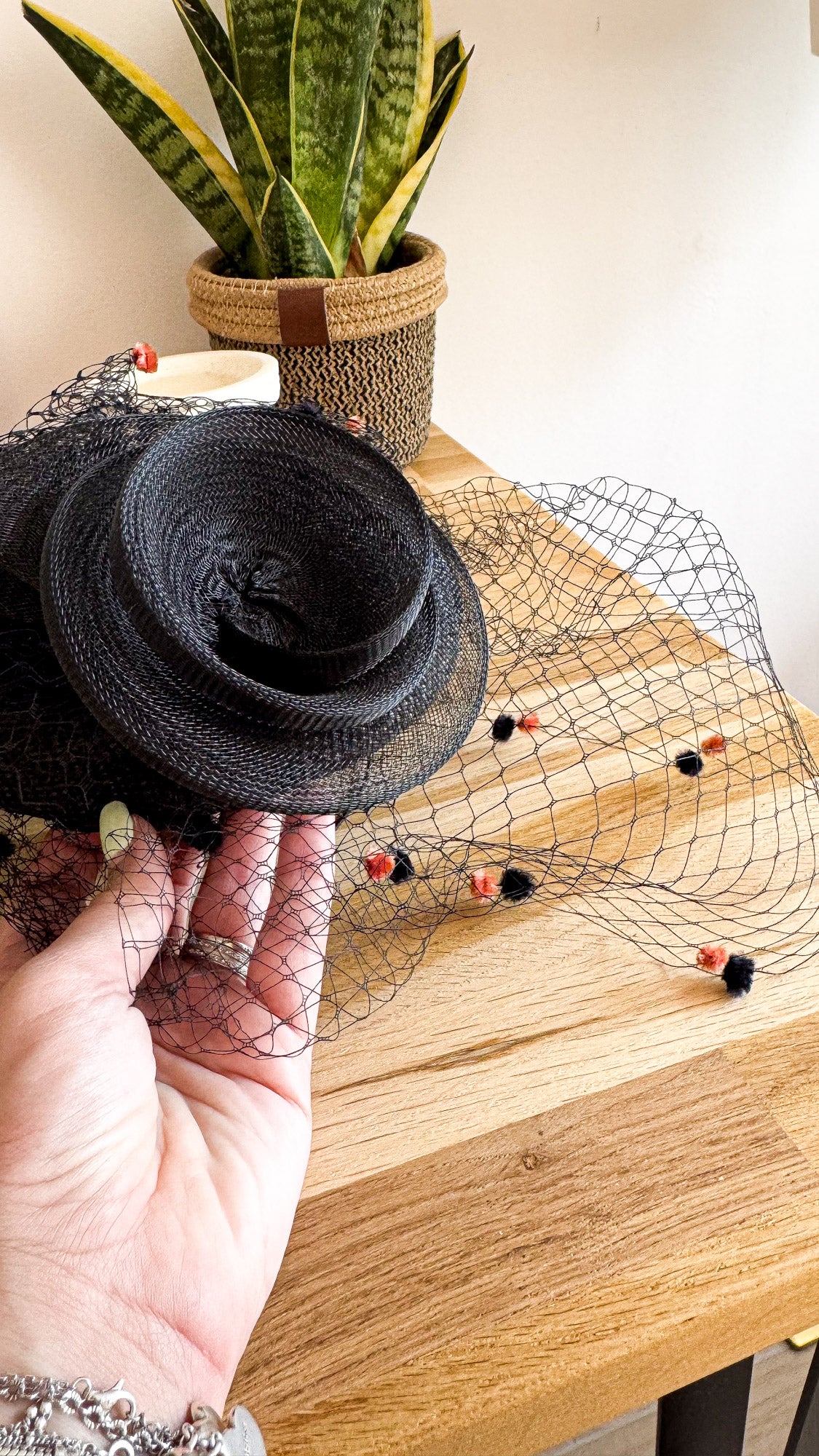 Chapeau cocktail voilette noir vintage fabriqué Italie