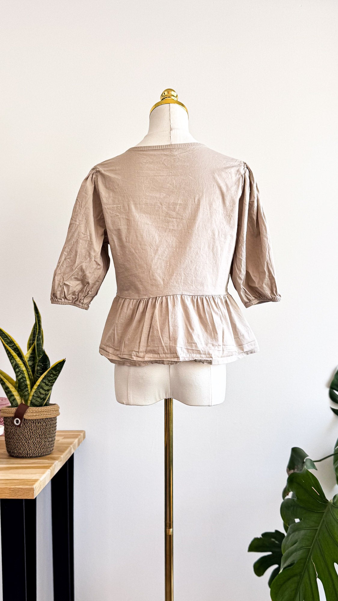 Blouse beige à nœuds manches bouffantes peplum taille S